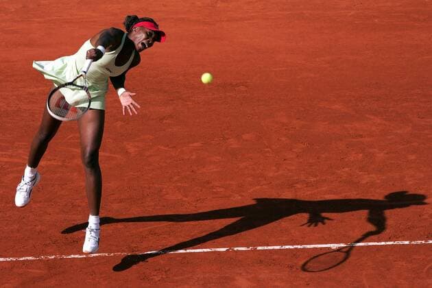 Venus Williams (USA) - Aufschlag Tennis Damen French Open 2006, WTA Tour, Grand Slam, Sand, Sandplatz, Sandplatztennis, Sandplatzturnier, Einzelbild Roland Garros Paris
