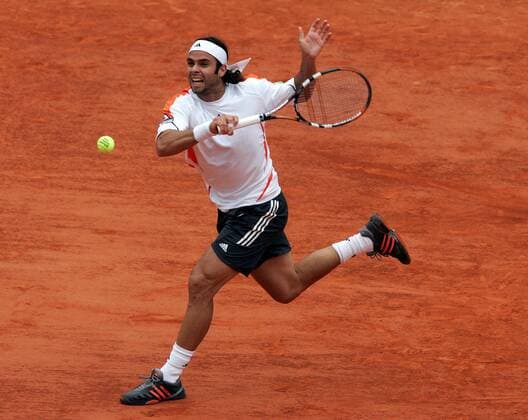 Fernando Gonzalez (Chile) - Vorhand Tennis Herren French Open 2006,ATP Tour, Grand Slam, Sand, Sandplatz, Sandplatztennis, Sandplatzturnier Einzelbild Roland Garros Paris Dynamik,