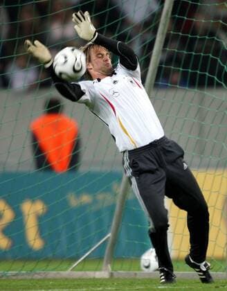 Torwart Timo Hildebrand (Deutschland) pariert den Ball Fußball WM Herren Nationalmannschaft 2006, Nationalteam, Training, Vorbereitung Einzelbild Düsseldorf Dynamik, Abwehr,