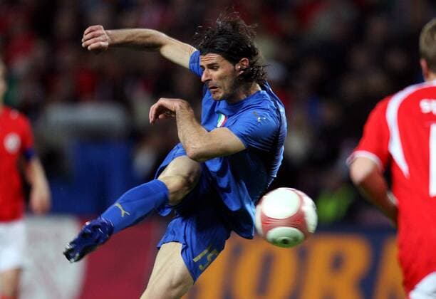 Vincenzo Iaquinta (Italien) zieht ab -  Fußball Länderspiel Herren Freundschaftsspiel 2006, Test, Testspiel, Nationalmannschaft, Nationalteam, Nationaltrikot, Einzelbild Genf Dynamik,