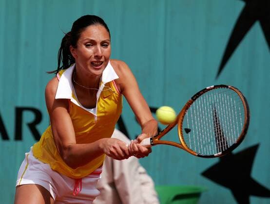 Anastasia Myskina (Rußland) - beidhändige Rückhand Tennis Damen French Open 2006, WTA Tour, Grand Slam, Einzelbild Roland Garros Paris Dynamik,