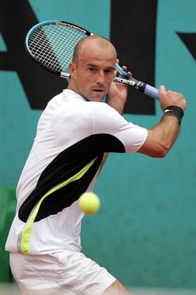Ivan Ljubicic (Kroatien) - Rückhand Tennis Herren French Open 2006, ATP Tour, Grand Slam Einzelbild Roland Garros Paris Dynamik,