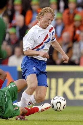 Dirk Kuyt (Niederlande) am Ball Fußball Länderspiel Herren Nationalmannschaft 2006, Testspiel, Test, Nationalmannschaft, Nationalteam, Nationaltrikot, Einzelbild Eindhoven Dynamik,