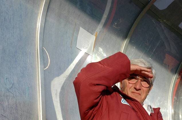 Nationaltrainer Marcello Lippi (Italien) geblendet -  Fußball Länderspiel Herren Freundschaftsspiel 2006, Test, Testspiel, Nationalmannschaft, Nationalteam Einzelbild Lausanne