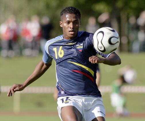 Luis Valencia (Ecuador) fixiert den Ball Fußball Herren Freundschaftsspiel 2006, Test, Testspiel, Nationalmannschaft, Nationalteam, Nationaltrikot Einzelbild Bad Kissingen