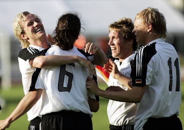 Torjubel Deutschland Studenten Nationalteam, v. li.: Martin Schweizer, Torge Hollmann, x und Andreas Hornig Fußball Herren Freundschaftsspiel 2006, Test, Testspiel, Nationalmannschaft, Nationalteam, Nationaltrikot Gruppe Bad Kissingen Freude,