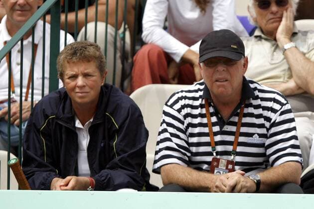 Melanie Molitor, Mutter von Martina Hingis (Schweiz) mit Lebensgefährte Mario Widmer skeptisch Tennis Damen French Open 2006, WTA Tour, Grand Slam Gruppe Roland Garros Paris Skepsis,