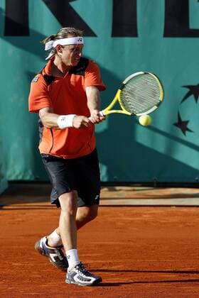 David Nalbandian (Argentinien) - Rückhand Tennis Herren French Open 2006, Grand Slam, ATP Tour Einzelbild Roland Garros Paris Dynamik,