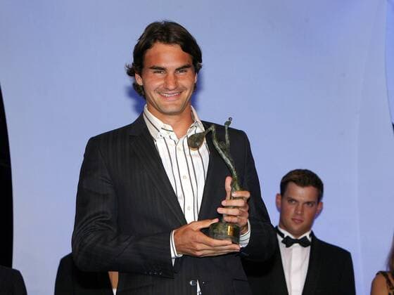 Roger Federer (Schweiz) wird mit dem Philippe Chatrier Award als ITF World Champion 2005 geehrt Tennis Herren ITF World Champions Dinner 2006, Preisverleihung, Ehrung, Spielerehrung, Sportlerehrung, Ehrung, Einzelbild Paris Freude,