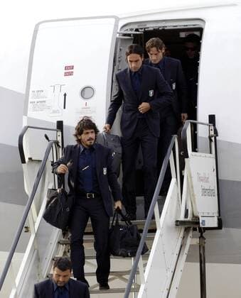 Das Nationalteam aus Italien bei seiner Ankunft auf dem Düsseldorfer Flughafen, v. hi.: Francesco Totti, Alessandro Nesta und Gennaro Gattuso -  Fußball WM Herren Vorschau 2006, Nationalmannschaft, Nationalteam, Flughafen, Ankunft Gruppe Düsseldorf