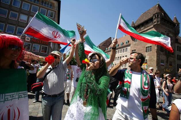 Iranische Fans unterwegs in der Nürnberger Altstadt -  Fußball WM Herren WM 2006, Länderspiel, Nationalteam, Gruppe D, Iran Gruppe Nürnberg
