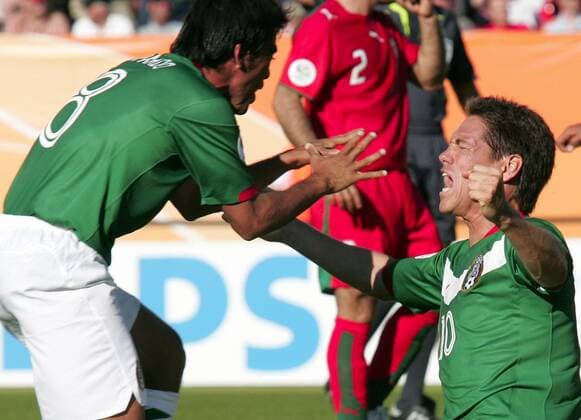 Guillermo Franco (re.) und Pavel Pardo (beide Mexiko) - Torjubel -  Fußball WM Herren WM 2006, Länderspiel, Nationalteam, Gruppe D, Iran - Mexiko 1:3 Gruppe Nürnberg Begeisterung, Freude,