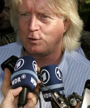 Winfried Schäfer (Deutschland) gibt Interviews im Mannschaftsquartier der togolesischen Nationalmannschaft - Er ist Kandidat für den vakanten Nationaltrainerposten Togos Fußball WM Herren WM 2006, Nationalteam, Togo Porträt Wangen i.A.