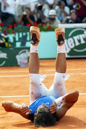 Rafael Nadal (Spanien) - Siegesjubel -  (pan14541) Tennis Herren French Open 2006, Grand Slam, ATP Tour, Sand, Sandplatz, Sandplatztennis, Sandplatzturnier Einzelbild Finale, Endspiel Paris Roland Garros  