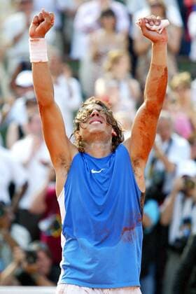 Rafael Nadal (Spanien) - Siegesjubel -  (pan14541) Tennis Herren French Open 2006, Grand Slam, ATP Tour, Sand, Sandplatz, Sandplatztennis, Sandplatzturnier Einzelbild Finale, Endspiel Paris Roland Garros Glück, Freude,  