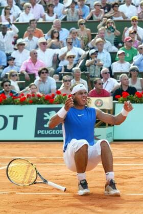 Rafael Nadal (Spanien) - Siegesjubel -  (pan14541) Tennis Herren French Open 2006, Grand Slam, ATP Tour, Sand, Sandplatz, Sandplatztennis, Sandplatzturnier Einzelbild Finale, Endspiel Paris Roland Garros Glück, Freude,  