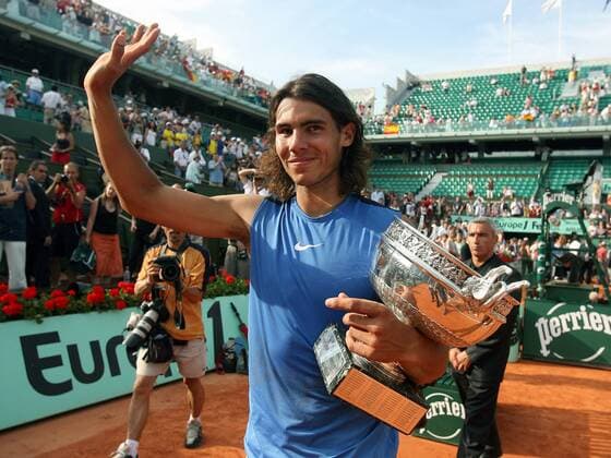French Open Sieger Rafael Nadal (Spanien) mit dem Pokal Tennis Herren French Open 2006, Grand Slam, ATP Tour Einzelbild Roland Garros Paris Freude,