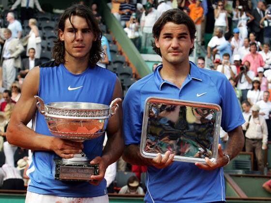 Siegerehrung French Open 2006 - Sieger Rafael Nadal (Spanien, li.) und Roger Federer (Schweiz) mit ihren Trophäen Tennis Herren French Open 2006, Grand Slam, ATP Tour Gruppe Roland Garros Paris