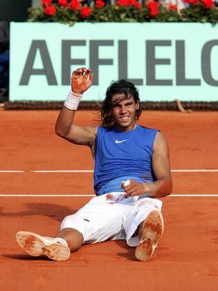 Rafael Nadal (Spanien) gewinnt die French Open 2006 Tennis Herren French Open 2006, Grand Slam, ATP Tour, Sand, Sandplatz, Sandplatztennis, Sandplatzturnier Einzelbild Roland Garros Paris Freude,
