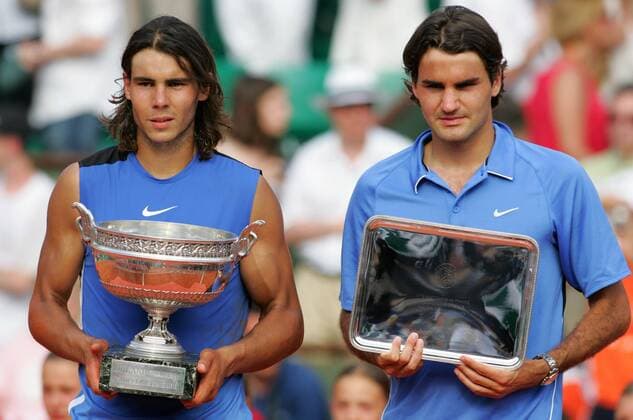 Siegerehrung French Open 2006 - Sieger Rafael Nadal (Spanien, li.) und Roger Federer (Schweiz) mit ihren Trophäen -  (pan14542) Tennis Herren French Open 2006, Grand Slam, ATP Tour Gruppe Roland Garros Paris  