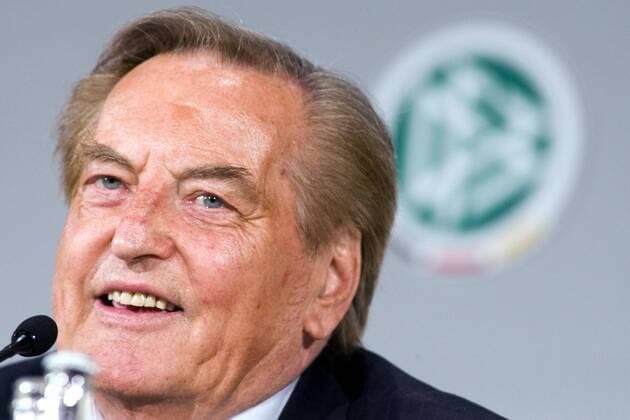 DFB Präsident Gerhard Mayer Vorfelder (Deutschland) während der DFB Pressekonferenz Fußball Herren WM 2006, Nationalteam, PK, Pressetermin, Porträt Berlin