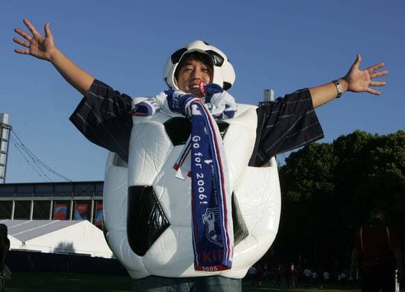 Japanischer Fan im Fußballkostüm Fußball WM Herren WM 2006, Nationalteam, Vdig Einzelbild Köln Fußball WM Herren WM 2006, Nationalteam, Vdig Einzelbild Köln