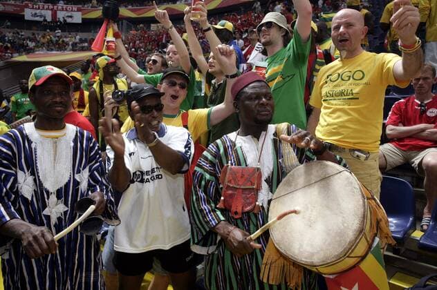 Togolesische Fans sorgen mit Trommeln für Stimmung Fußball WM Herren WM 2006, Länderspiel, Nationalteam, Gruppe G, Togo Gruppe Frankfurt M. Freude, Fußball WM Herren WM 2006, Länderspiel, Nationalteam, Gruppe G, Togo Gruppe Frankfurt M. Freude,