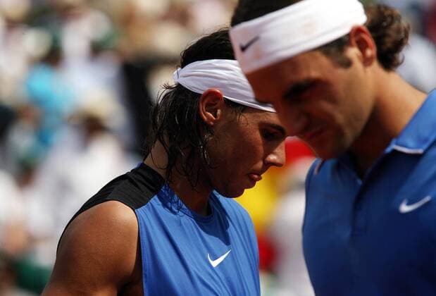 Rafael Nadal (Spanien, li.) und Roger Federer (Schweiz) - Seitenwechsel Tennis Herren French Open 2006, Grand Slam, ATP Tour, Finale, Endspiel Gruppe Roland Garros Paris Nachdenklichkeit, Tennis Herren French Open 2006, Grand Slam, ATP Tour, Finale, Endspiel Gruppe Roland Garros Paris Nachdenklichkeit,