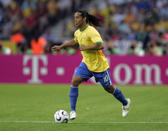 Ronaldinho (Brasilien) am Ball Fußball Herren WM 2006, Länderspiel, Nationalteam, Gruppe F, Nationaltrikot Einzelbild offizielle Partner, offizieller Berlin Fußball Herren WM 2006, Länderspiel, Nationalteam, Gruppe F, Nationaltrikot Einzelbild offizielle Partner, offizieller Berlin