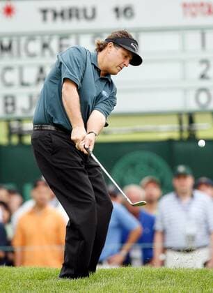 Phil Mickelson (USA) - Chip -  (NYP20060615121) Golf Herren US Open Championship 2006, PGA Tour Einzelbild Mamaroneck, New York, NY, N Y Golf Herren US Open Championship 2006, PGA Tour Einzelbild Mamaroneck, New York, NY, N Y