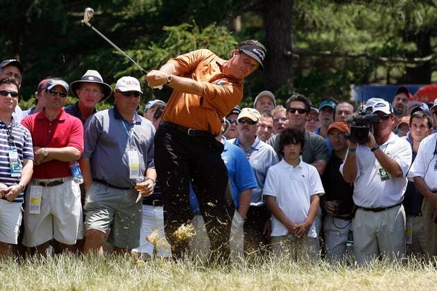 Phil Mickelson (USA) - Schlag aus dem Heavy Rough mit lockerem Divot -  (NYP20060616130) Golf Herren US Open Championship 2006, PGA Tour Totale Mamaroneck New York, NY, N Y Dynamik, Golf Herren US Open Championship 2006, PGA Tour Totale Mamaroneck New York, NY, N Y Dynamik,