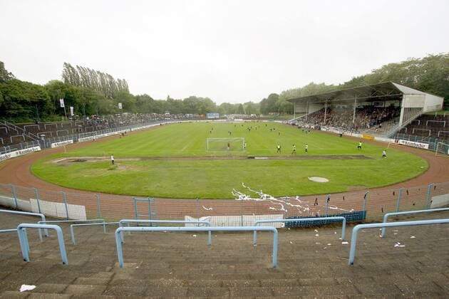 Fußball, Stadiongeschichte Westfalia Herne Das Stadion am Schloss Strünkede, Heimspielstätte des SC Westfalia 04 Herne Fußball Herren Oberliga Westfalen 2005 2006, Amateurfußball, Amateure, Provinzfußball, Provinz, Fußballstadion Totale Stadion am Schloss Strünkede Herne Fußball Herren Oberliga Westfalen 2005 2006, Amateurfußball, Amateure, Provinzfußball, Provinz, Fußballstadion Totale Stadion am Schloss Strünkede Herne