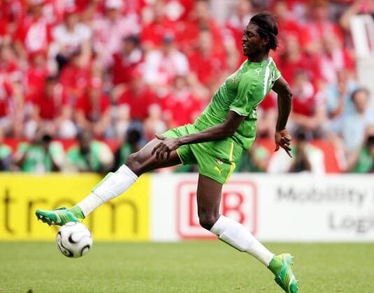 Emmanuel Adebayor (Togo) am Ball -  Fußball WM Herren WM 2006, Länderspiel, Nationalteam, Nationaltrikot, Gruppe G Einzelbild Dortmund Dynamik, Fußball WM Herren WM 2006, Länderspiel, Nationalteam, Nationaltrikot, Gruppe G Einzelbild Dortmund Dynamik,