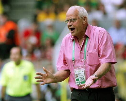 Nationaltrainer Otto Pfister (Togo) ratlos -  Fußball WM Herren WM 2006, Länderspiel, Nationalteam, Gruppe G Einzelbild Dortmund Fußball WM Herren WM 2006, Länderspiel, Nationalteam, Gruppe G Einzelbild Dortmund