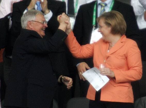Bundeskanzlerin Angela Merkel (CDU) und DFB Präsident Dr. Theo Zwanziger (beide Deutschland) jubeln - Fußball WM Herren WM 2006, Länderspiel, Nationalteam, Gruppe A, Deutschland Gruppe Berlin Freude, Fußball WM Herren WM 2006, Länderspiel, Nationalteam, Gruppe A, Deutschland Gruppe Berlin Freude,