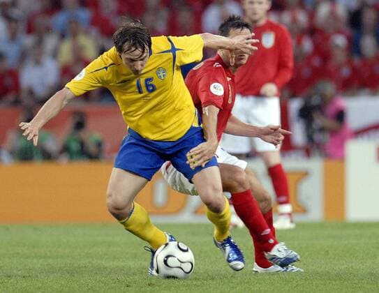 Kim Källström (Schweden, li.) gegen Frank Lampard (England) Fußball WM Herren WM 2006, Länderspiel, Nationalteam, Gruppe B, Nationaltrikot, Schweden - England 2:2 Gruppe Köln Dynamik, Fußball WM Herren WM 2006, Länderspiel, Nationalteam, Gruppe B, Nationaltrikot, Schweden - England 2:2 Gruppe Köln Dynamik,