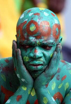 Togolesischer Fan mit Ganzkörperbemalung enttäuscht Fußball WM Herren WM 2006, Länderspiel, Nationalteam, Gruppe G, Togo Porträt Dortmund Enttäuschung, Fußball WM Herren WM 2006, Länderspiel, Nationalteam, Gruppe G, Togo Porträt Dortmund Enttäuschung,