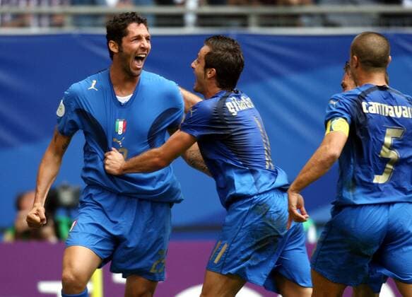 Torschütze Marco Materazzi (li.) - Torjubel mit Alberto Gilardino (beide Italien) - Fußball WM Herren WM 2006, Länderspiel, Nationalteam, Gruppe E, Nationaltrikot, Italien Gruppe Hamburg Begeisterung, Freude, Fußball WM Herren WM 2006, Länderspiel, Nationalteam, Gruppe E, Nationaltrikot, Italien Gruppe Hamburg Begeisterung, Freude,