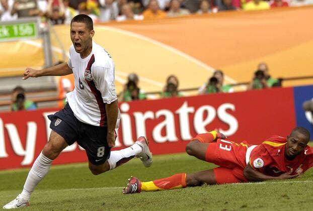 Clint Dempsey (USA, li.) - Torjubel, daneben Habib Mohamed (Ghana) am Boden -  Fußball WM Herren WM 2006, Länderspiel, Nationalteam, Gruppe E, Ghana - USA 2:1, Nationaltrikot Gruppe Nürnberg Freude, Fußball WM Herren WM 2006, Länderspiel, Nationalteam, Gruppe E, Ghana - USA 2:1, Nationaltrikot Gruppe Nürnberg Freude,