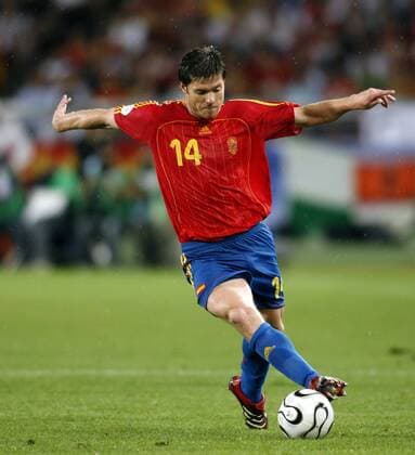Xabi Alonso (Spanien) am Ball Fußball WM Herren WM 2006, Länderspiel, Nationalteam, Nationaltrikot, Gruppe H Einzelbild Stuttgart Dynamik, Fußball WM Herren WM 2006, Länderspiel, Nationalteam, Nationaltrikot, Gruppe H Einzelbild Stuttgart Dynamik,
