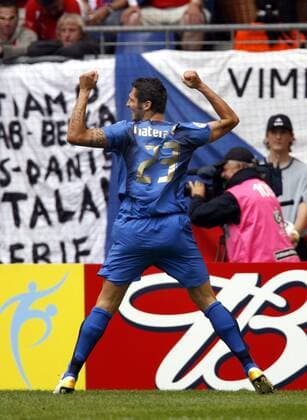 Marco Materazzi (Italien) jubelt breitbeinig Fußball WM Herren WM 2006, Länderspiel, Nationalteam, Gruppe E, Italien, Nationaltrikot, Vdig Einzelbild Hamburg Freude, Überlegenheit Fußball WM Herren WM 2006, Länderspiel, Nationalteam, Gruppe E, Italien, Nationaltrikot, Vdig Einzelbild Hamburg Freude, Überlegenheit