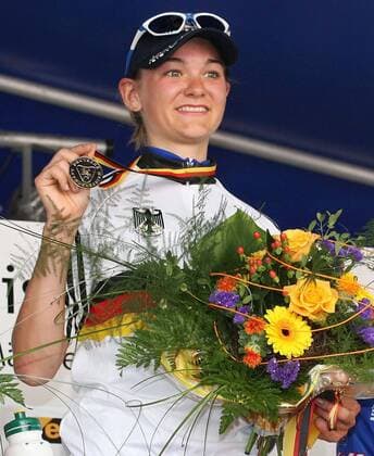 Claudia Häusler (Deutschland Equipe Nürnberger) gewinnt die Deutsche Straßenmeisterschaft 2006 Radsport LM Damen Deutsche Meisterschaft 2006, Landesmeisterschaft, DM, Straßenradsport, Straße, Rad, Vdig Einzelbild Klingenthal Freude, Radsport LM Damen Deutsche Meisterschaft 2006, Landesmeisterschaft, DM, Straßenradsport, Straße, Rad, Vdig Einzelbild Klingenthal Freude,