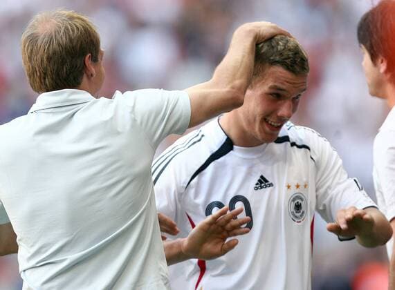 Lukas Podolski und Bundestrainer Jürgen Klinsmann (beide Deutschland) - Schlussjubel -  Fußball Herren WM 2006, Länderspiel, Nationalteam, Achtelfinale Gruppe München Freude, Fußball Herren WM 2006, Länderspiel, Nationalteam, Achtelfinale Gruppe München Freude,