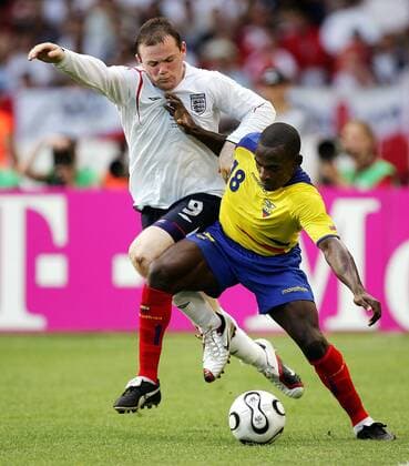 Neicer Reasco (Ecuador, re.) gegen Wayne Rooney (England) -  Fußball WM Herren WM 2006, Länderspiel, Nationalteam, Nationaltrikot, Achtelfinale Gruppe Stuttgart Dynamik, Fußball WM Herren WM 2006, Länderspiel, Nationalteam, Nationaltrikot, Achtelfinale Gruppe Stuttgart Dynamik,