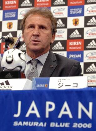 Zico (Brasilien) erklärt während einer Pressekonferenz in Tokio seinen Rücktritt als Trainer der japanischen Nationalmannschaft -  (TKP2006062602) Fußball Herren WM 2006, Nationalteam, PK, Pressetermin, Einzelbild Tokio Fußball Herren WM 2006, Nationalteam, PK, Pressetermin, Einzelbild Tokio