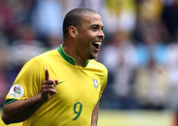Ronaldo (Brasilien) jubelt über sein 15. Weltmeisterschaftstor und führt somit die ewige Torschützenliste an - Fußball WM Herren WM 2006, Länderspiel, Nationalteam, Achtelfinale, Nationaltrikot Einzelbild Dortmund Freude, Fußball WM Herren WM 2006, Länderspiel, Nationalteam, Achtelfinale, Nationaltrikot Einzelbild Dortmund Freude,