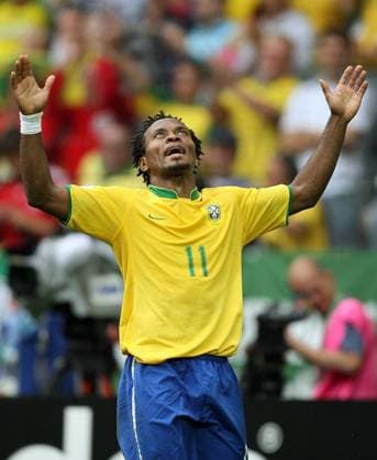 Ze Roberto (Brasilien) dankt beim Torjubel Gott - Fußball WM Herren WM 2006, Länderspiel, Nationalteam, Nationaltrikot, Achtelfinale Einzelbild Dortmund Freude, Fußball WM Herren WM 2006, Länderspiel, Nationalteam, Nationaltrikot, Achtelfinale Einzelbild Dortmund Freude,