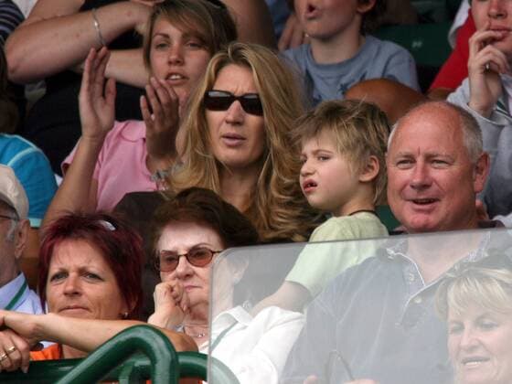 Steffi Graf (Deutschland, mit Sonnenbrille) und Sohn Jaden Gil Agassi (re. daneben) skeptisch Tennis Damen All England Championships 2006, Grand Slam, ATP Tour Gruppe Wimbledon London Skepsis, Tennis Damen All England Championships 2006, Grand Slam, ATP Tour Gruppe Wimbledon London Skepsis,