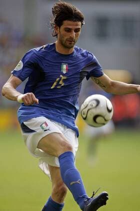 Vincenzo Iaquinta (Italien) am Ball Fußball WM Herren WM 2006, Länderspiel, Nationalteam, Achtelfinale, Nationaltrikot Einzelbild Kaiserslautern Fußball WM Herren WM 2006, Länderspiel, Nationalteam, Achtelfinale, Nationaltrikot Einzelbild Kaiserslautern