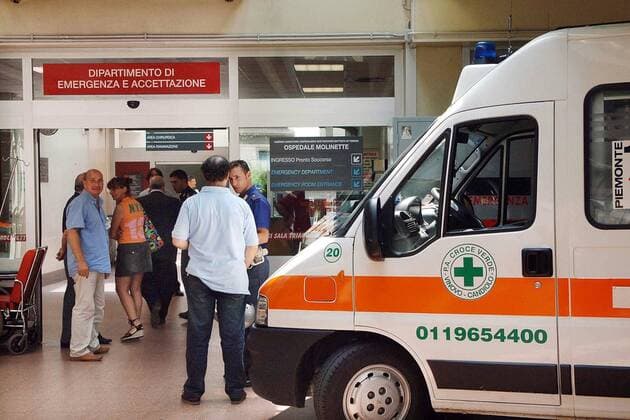 Eingangsbereich des Molinette emergency department, in das Teammanager Gianluca Pessotto (Juve) nach einem Sturz vom Gebäude des Hauptquartiers von Juventus Turin eingewiesen wurde Fußball Herren Serie A 2006 2007, 1. Italienische Liga, Juventus Turin, Totale Turin Fußball Herren Serie A 2006 2007, 1. Italienische Liga, Juventus Turin, Totale Turin